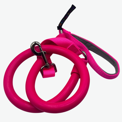 WUNDERleash stretch leash in pink, coiled, with gray-lined padded handle and clip