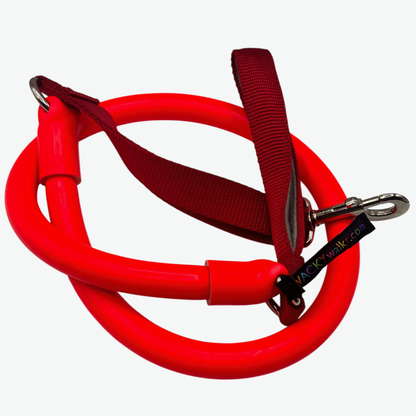 WUNDERleash stretch leash in red, coiled, with dark red nylon handle and clip