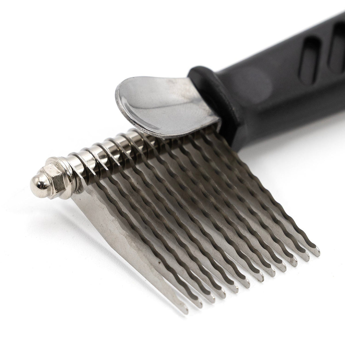 Jeffers dematting comb, close-up of the wavy serrated blades beneath the steel thumb rest
