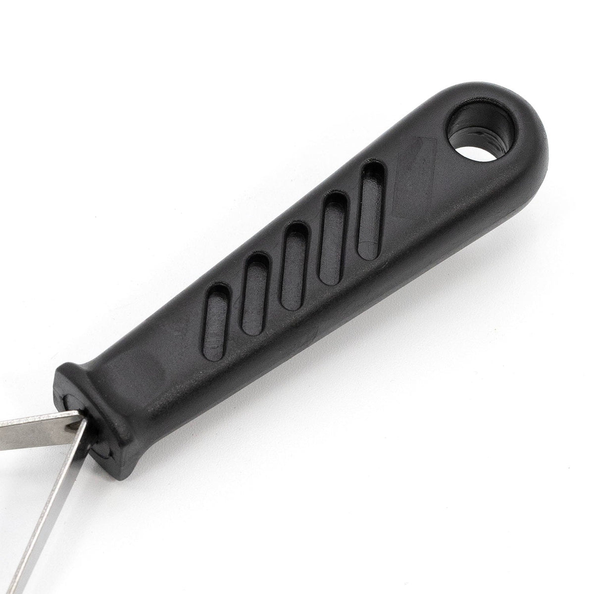 Jeffers dematting rake, close-up of the black grooved handle and the steel frame arms