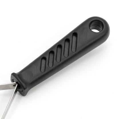 Jeffers dematting rake, close-up of the black grooved handle and the steel frame arms